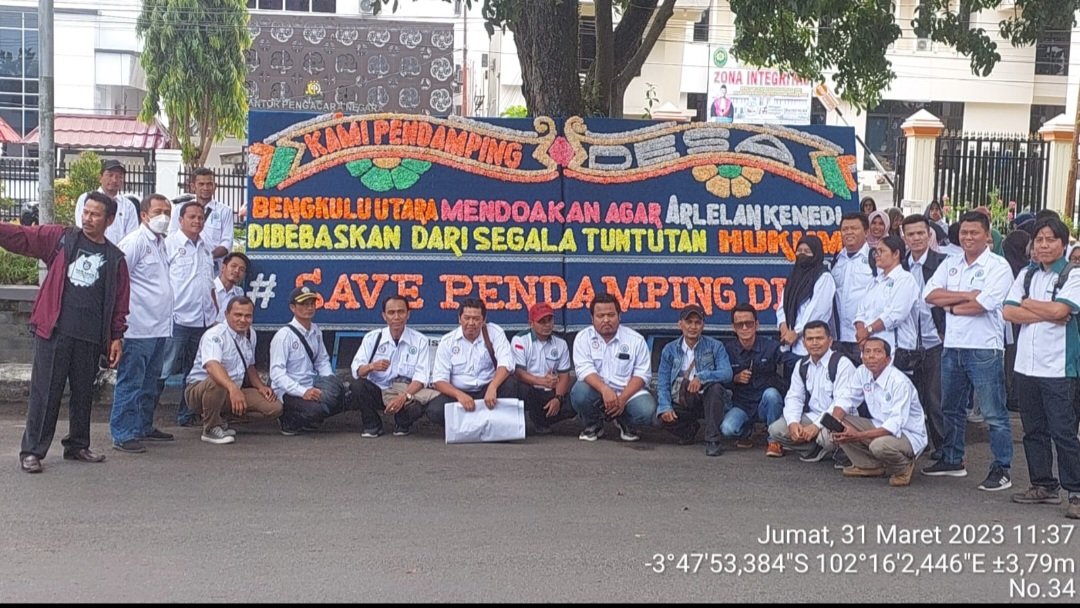 SirmanYanti's tweet image. STOP KRIMINALISASI PENDAMPING DESA.
BEBASKAN ARLELAN..!!.
#SaveTPP
#SaveArlelan
@jokowi 
@KejaksaanRI
@mohmahfudmd
@halimiskandarnu
@Kemendespdtt
@malik_haramain
@imansyukri
@taufikmadjid71
@yusradaridesa 
@azzameldzikrie