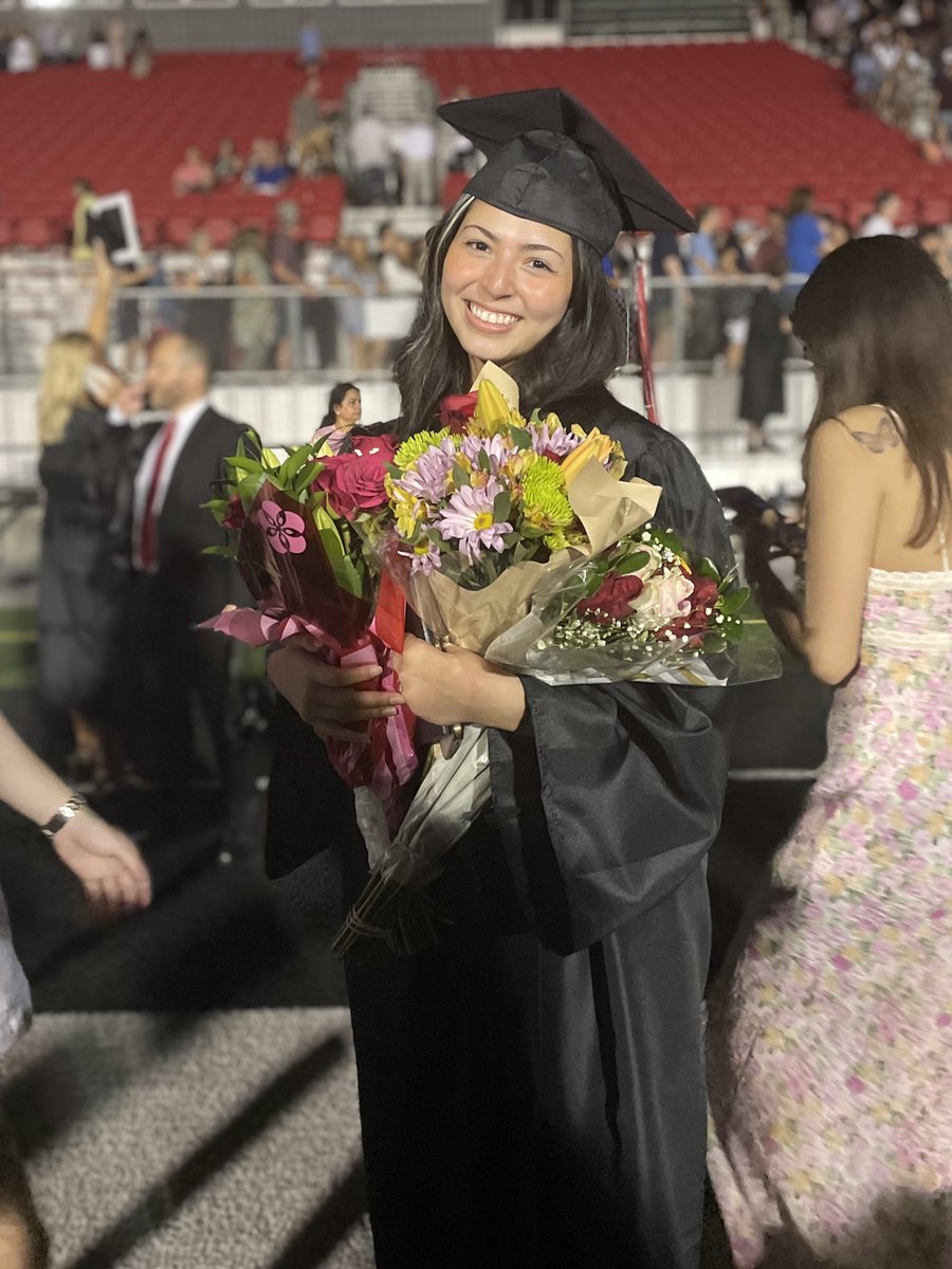 faaded_'s tweet photo. I never posted these here 🥲🤍🎓 congrats again avery 🤍 https://t.co/pn3650ddIh