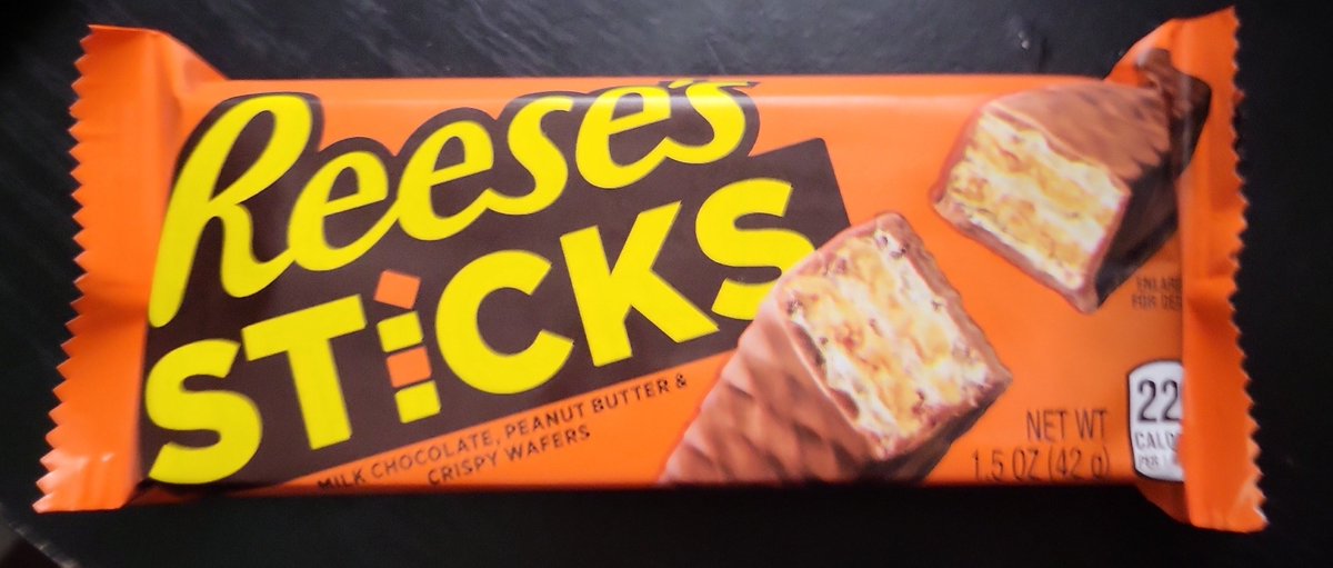 22Femboy_Weeb's tweet photo. They're best when pulled out from the Freezer it tastes like Ice cream 🍦 🤤 #Reeses #Candy #GoodCold https://t.co/cygSrxPy9V