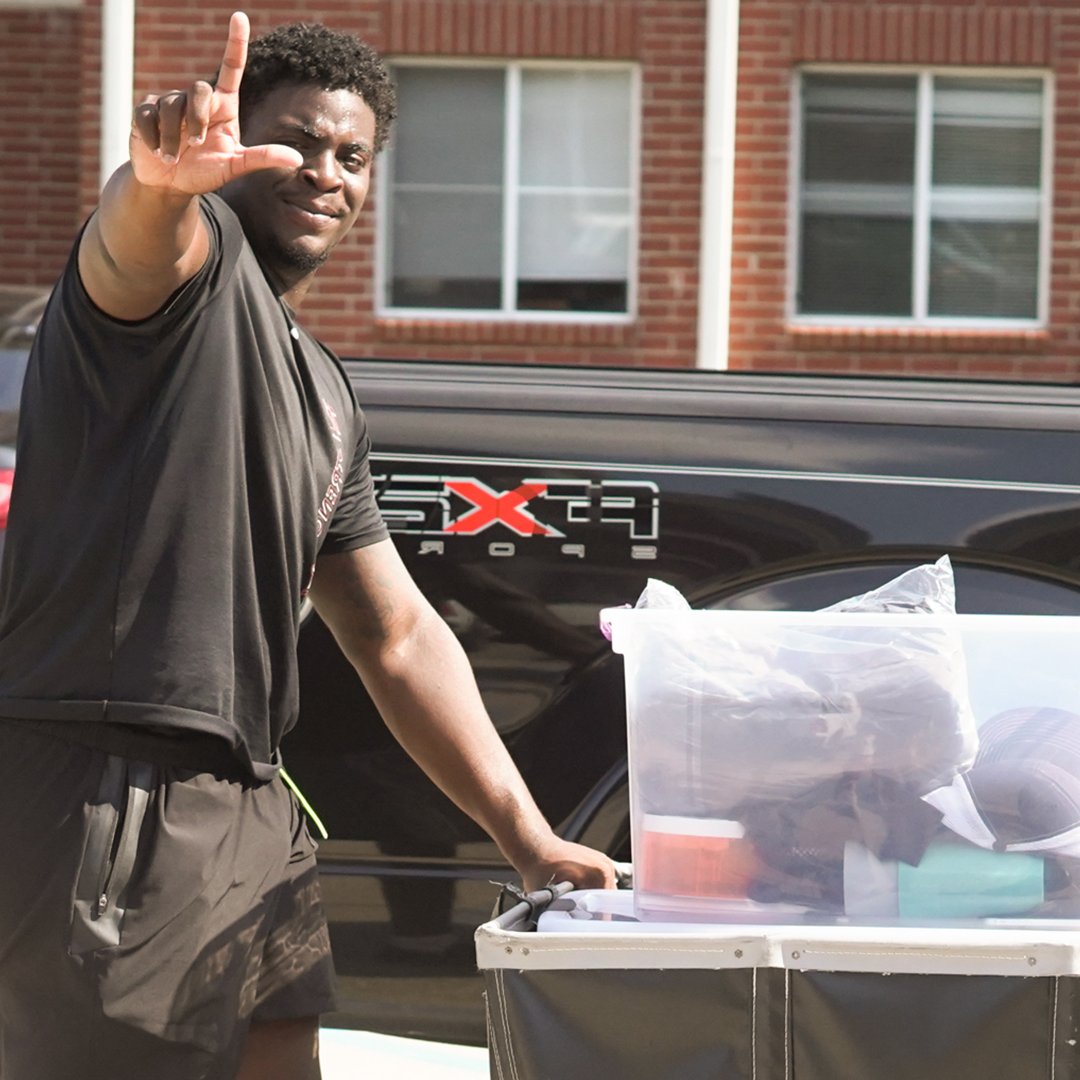Move In Day Mood ...
If you're happy and you know it, put your L's up. 🔴⚪️
#WeAreLU | #Boomtown