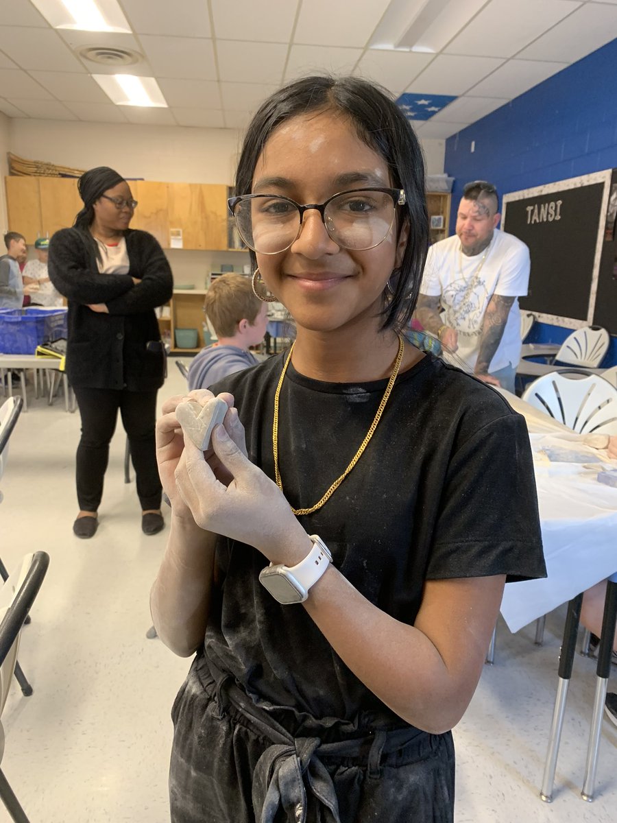 MsKylaC's tweet photo. Another afternoon of #soapstonecarving & they worked so hard on these!! Proud of my lilβ artists! Thank you to @nistawoyou for this opportunity, we had so much fun πͺ¨πͺπͺπ©Ά #fmcsd #indigenousart https://t.co/ielz1DGhyg