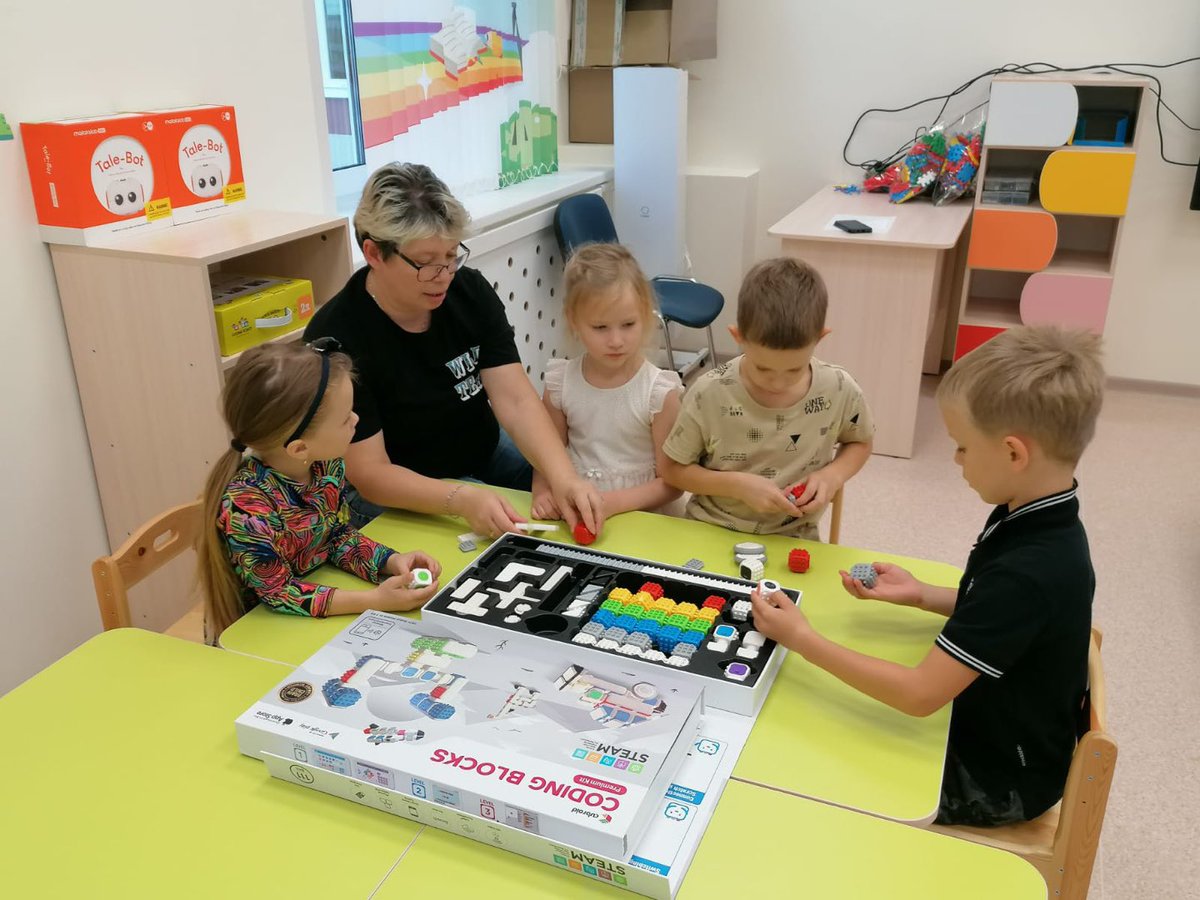 cubroid's tweet photo. Children is learning how to use @Cubroid block coding! The kids love exploring and creating new challenges - like getting through Cubroid Apps and making the robot!
#STEAMFun #kidseducation #STEAM #EdTech #Cubroid #Codingblocks #EdTechRevolution #robotics #Artibo #CuroAI #futureeducation #learn #play #funlearning #teachers