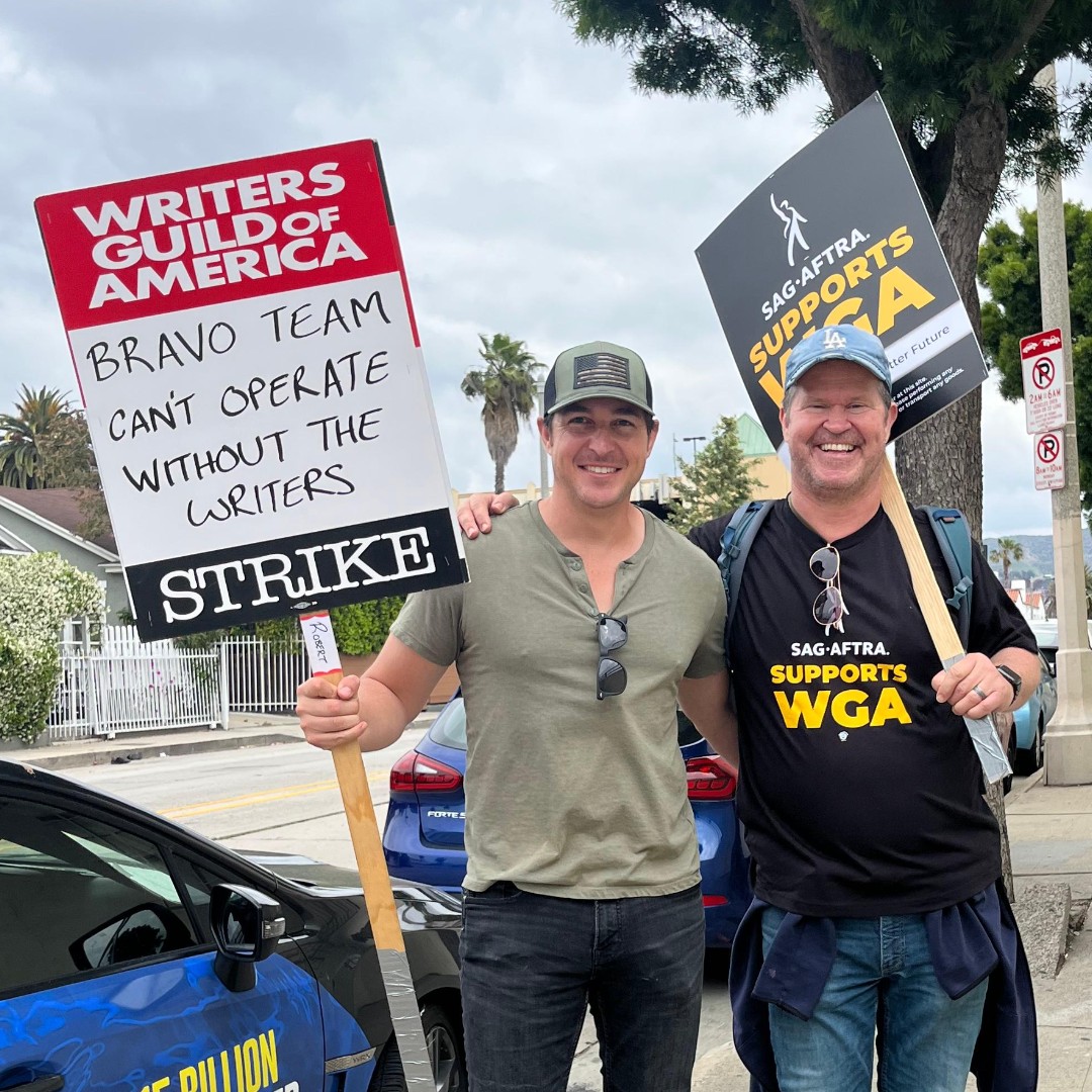 Thank you #sagaftramembers #AlfredMolina, @PhilRosenthal & many more for showing your #solidarity in LA today! #WGAstrong #SAGAFTRAstrong #1u 

Join us tomorrow, 5/31 from 9-1PT!
🪧Paramount & Raleigh Studios - 5433 Melrose Ave, Los Angeles
👉More info at sagaftra.org/wgastrike