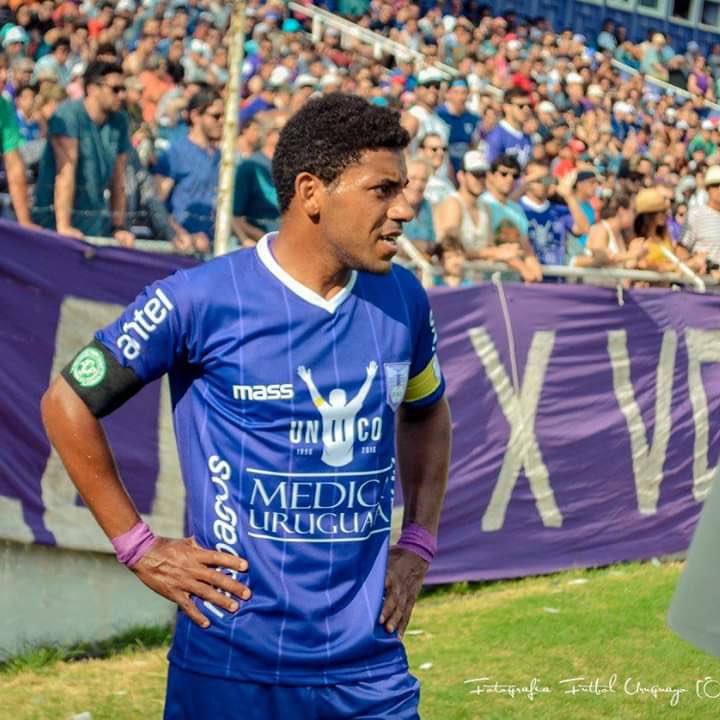 Nicolás Olivera dejó la vara altísima. Realmente fue #un11co. Eligió sus colores y nunca los cambió ni traicionó. Su palabra fue inquebrantable y se adueñó de los corazones de los hinchas de su club.

Volvió varias veces; siempre golpeó la puerta de su hogar. Único. 🎂💜