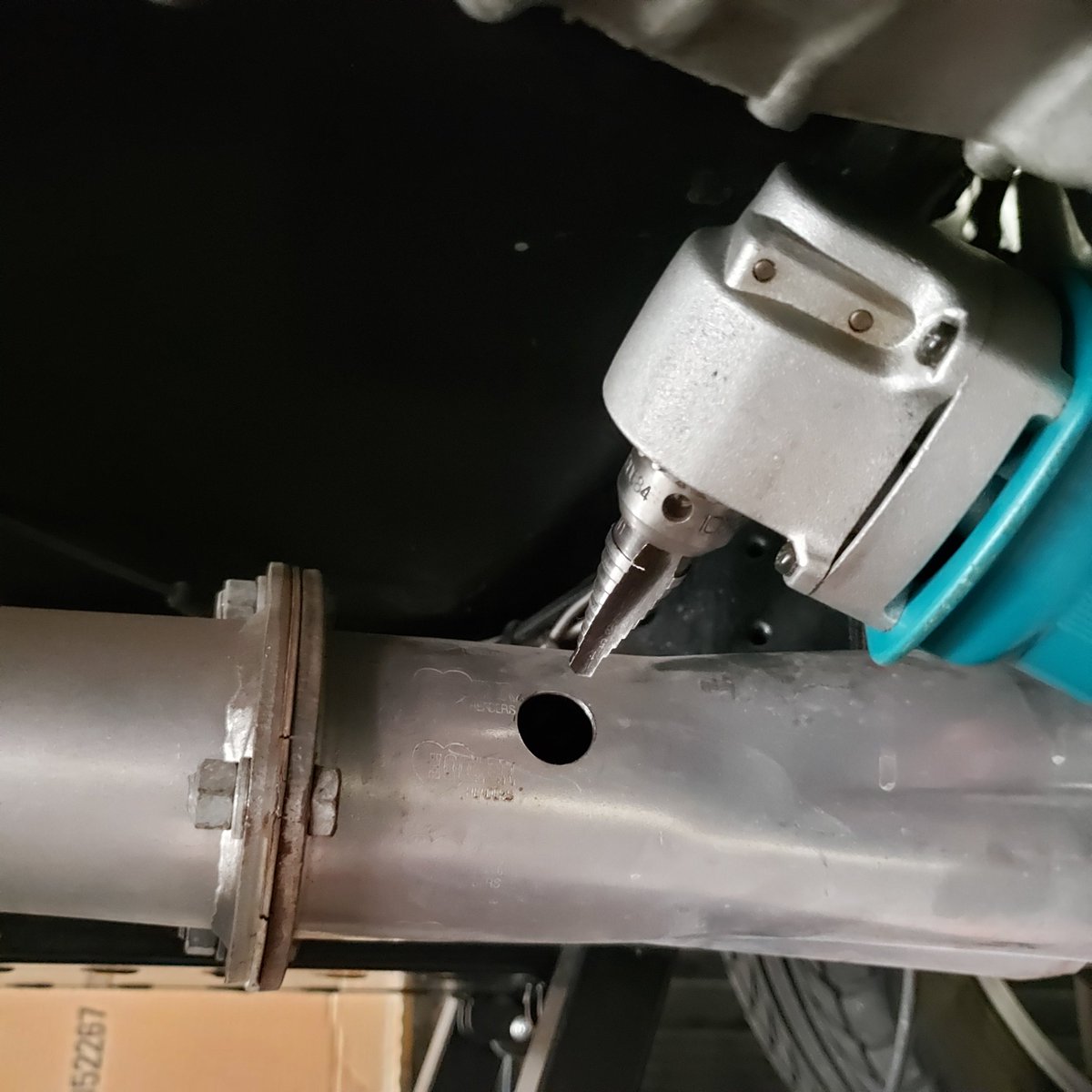 motormouthradio's tweet photo. I had to bite my lip & drill a 3/4" hole in the Jet Hot coated header collector of the vinyage Hooker headers to mount the O2 sensor today. Here's hoping the Holley Sniper EFI is worth it!
#MotorMouthCars #project65gto #holleysniper #holleyefi https://t.co/clMPshOkoi