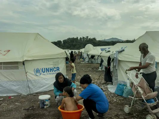 reliefweb's tweet photo. Explore #4Mi Interactive - @Mixed_Migration's #interactive data #portal featuring returns, #mixedmigration #data during #COVID19 and much more. Available in English, French and Spanish: https://t.co/3CihvkL58R #migrants #refugees
📷UNICEF/Canaj https://t.co/U2SLamwyRy