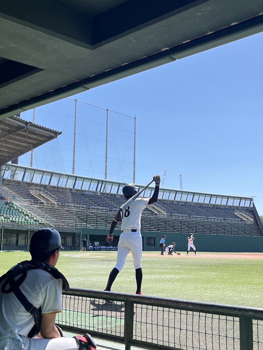 2023 5.24 春リーグ
vs愛知大学②

愛教|0010000|1
愛大|102500×|8(7回コールド)

投)野呂→瀧本→山本
捕)岩垣

先発の野呂が4回に5点を失うなど愛大打線に捕まり降板、その後はリリーフの瀧本と山本がテンポ良く抑えるものの、打線は佐藤の適時打で1点を返すに留まり、反撃できず敗戦となりました。