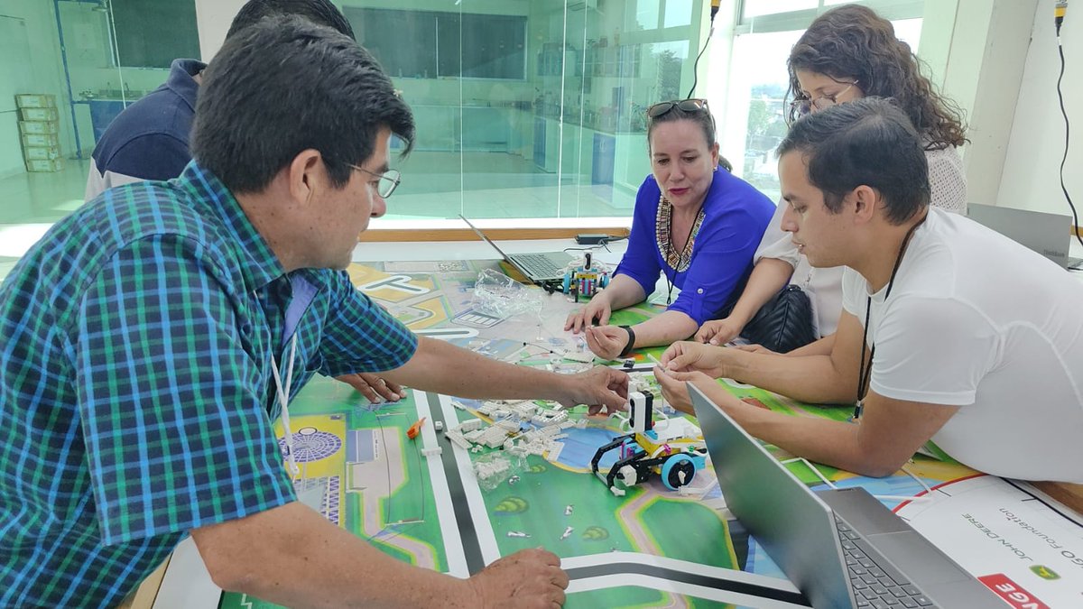 Fund_RobotiX's tweet image. Vivimos grandes momentos de juego, diversión y aprendizaje en el Primer Seminario Educativo Internacional, Nayarit 2023 “Transformando la Educación”.

Gracias a todos los que nos acompañaron en nuestras conferencias y talleres.   

@SEPEN_NAY 

#SoyRobotiX #SEDINAY2023