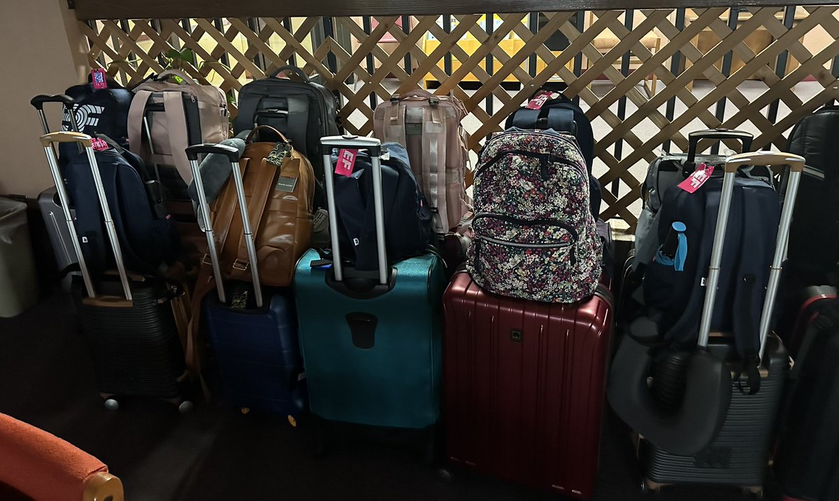 TMHS International Studies group is checked in and ready to travel…London, Ireland and Scotland here they come! Get some rest, 4:30am will be here soon! 🇬🇧™️🏴󠁧󠁢󠁥󠁮󠁧󠁿™️🏴󠁧󠁢󠁳󠁣󠁴󠁿