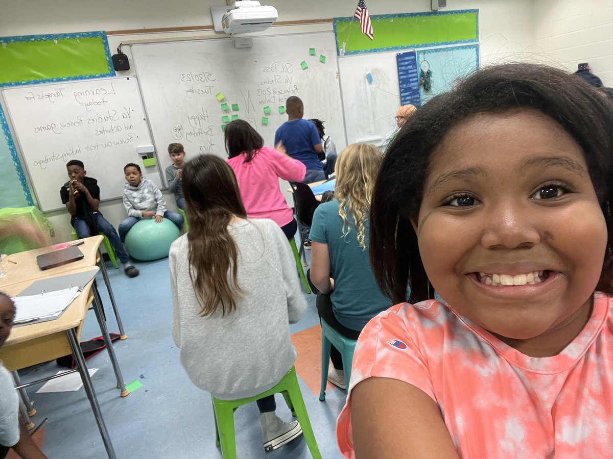 KeriDudley18's tweet image. VAStudies review - a simple circle ball toss &amp;amp;question/answer from notes.They loved it! Everyone wanted to catch it &amp;amp;answer.Oh shoutout to my media specialist Aliyah who said,Wait we have to take pictures of the fun!🥰 ⁦@CESg8trs⁩ ⁦@SufVAschools⁩    #creatingachievers