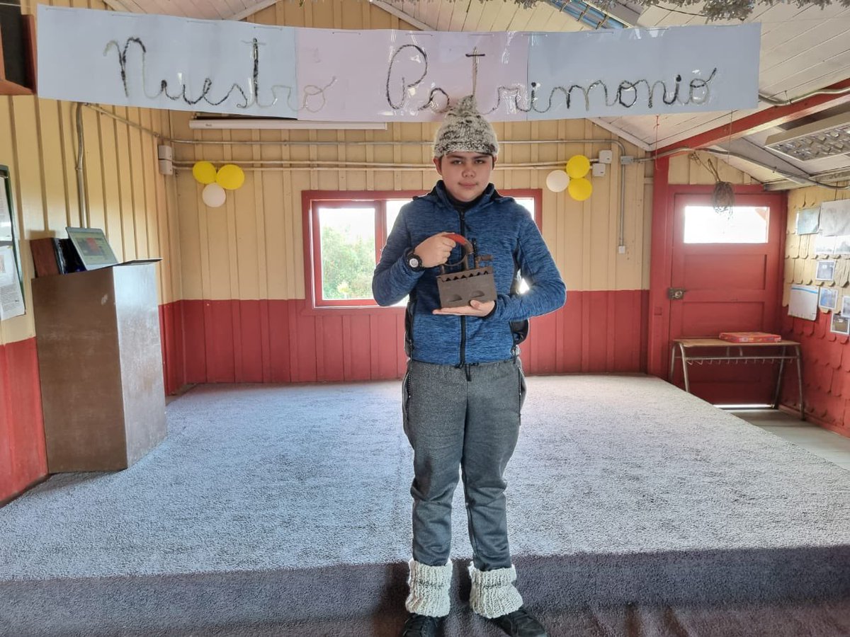Corpocas's tweet photo. [PATRIMONIO] Nuestros estudiantes de la Escuela Manuela Cárdenas del sector #Peldehue, en isla #Quehui, fueron al rescate de distintos elementos de nuestro patrimonio, reforzando así sus conocimientos sobre nuestra cultura chilota.

#CastroMunicipio #Corpocas #educaciónmunicipal https://t.co/AetI9JRiyG