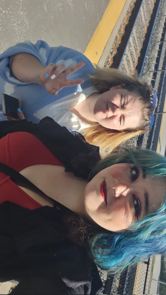 jerden1387's tweet photo. the girls are lovejoy toronto-ing sorry i wanted to be in a photo too https://t.co/r80rLHOvWf