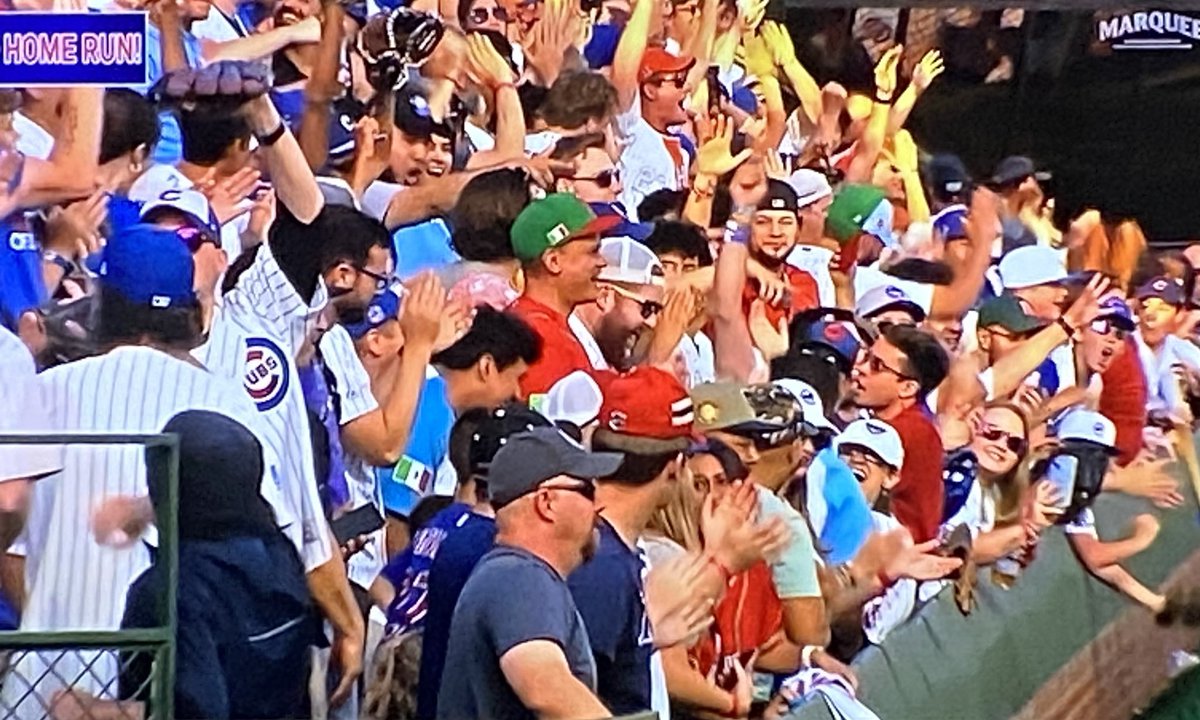 CubsVegas's tweet photo. Way to go everyone! @maitaiguy0 @RachelWisinski #Cubs #LFBleachers https://t.co/supvFH1aie