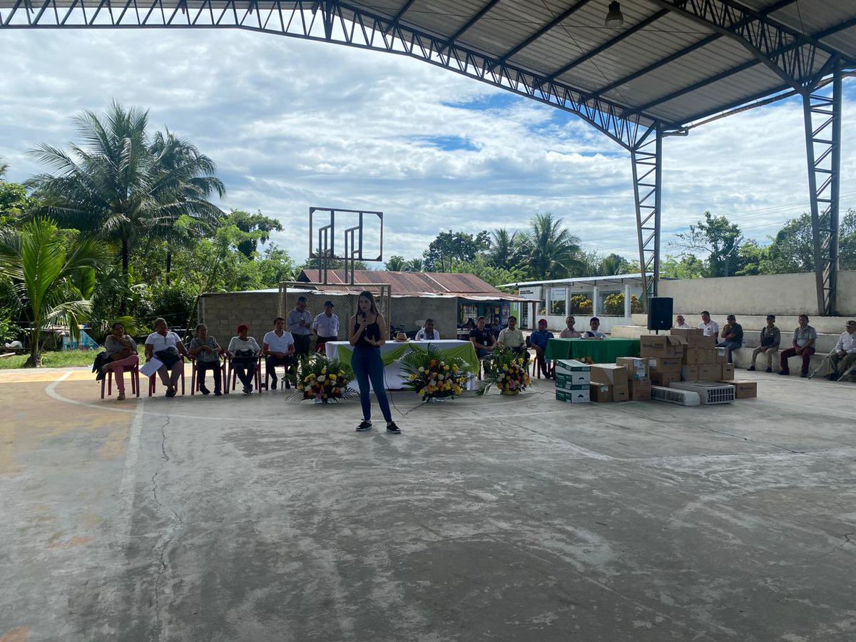 IESS_SSC's tweet photo. #Orellana l Reafirmando su compromiso institucional, la Coordinación Zonal 2 del #IESSCampesino distribuye un nuevo lote de medicinas en los dispensarios de la provincia. https://t.co/J3sNc99k5K