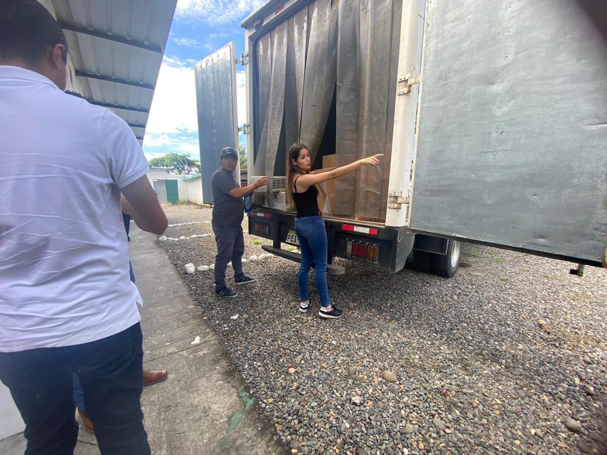 IESS_SSC's tweet photo. #Orellana l Reafirmando su compromiso institucional, la Coordinación Zonal 2 del #IESSCampesino distribuye un nuevo lote de medicinas en los dispensarios de la provincia. https://t.co/J3sNc99k5K