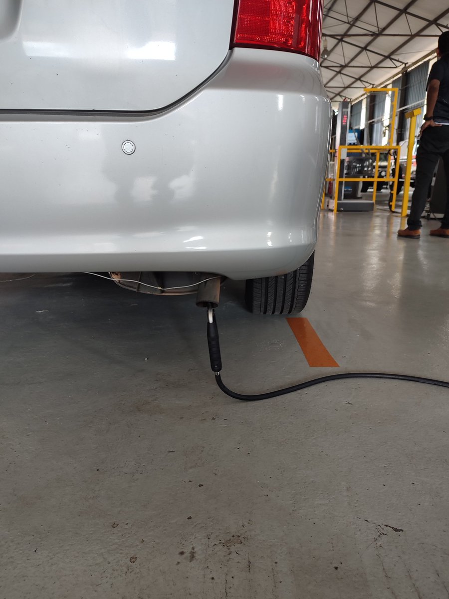 danialjkrckm's tweet photo. SELASA : 30/5/2023

- Kerja-kerja menguji dan memeriksa kenderaan dari Kastam menggunakan VTL
- Pemeriksaan melibatkan sistem brek, axle play dan visual inspection

@EnCiK_JM1 
@JKRCKMKedah 
#internfebjun2023
#ckmkedah https://t.co/5WmuT9BZdj