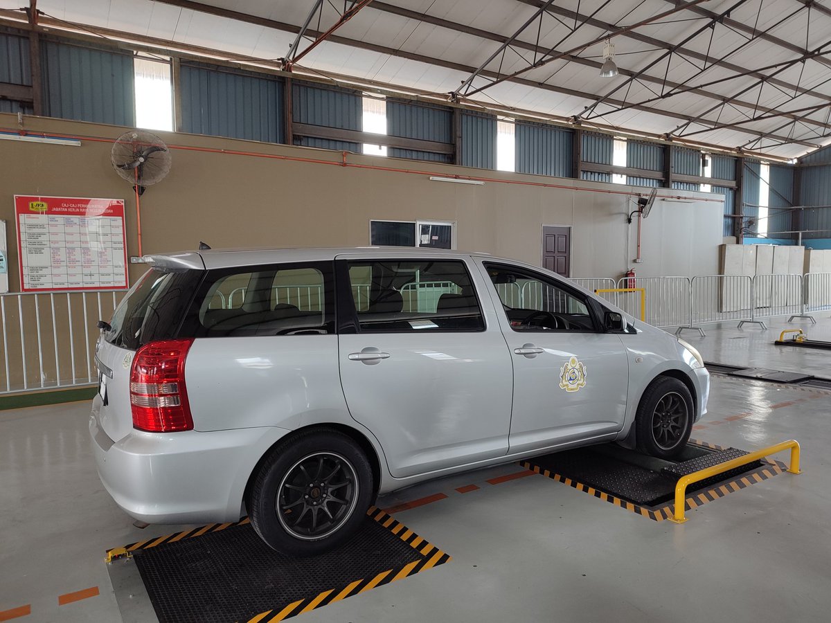 danialjkrckm's tweet photo. SELASA : 30/5/2023

- Kerja-kerja menguji dan memeriksa kenderaan dari Kastam menggunakan VTL
- Pemeriksaan melibatkan sistem brek, axle play dan visual inspection

@EnCiK_JM1 
@JKRCKMKedah 
#internfebjun2023
#ckmkedah https://t.co/5WmuT9BZdj