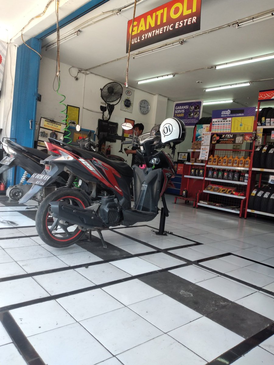 sofiananurh's tweet photo. Bangga pasti bapak gw anak gedok ngerti service, ganti oli, ban dll https://t.co/Wa7ta7bCSF