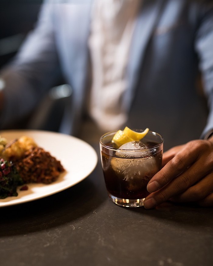 🍁 Settle into summer with comfort food and drinks at @mixtlounge. 🍸🎶🍽 | #mixtlobbylounge 
.
.
.
.
#vancouverfoodie #yvreats #yvrfoodie #vancouver #vancouvereats #vancityeats #foodie #vancouverfood #yvrfood #eats #foodstagram #vancity #yvr #foodphotography #vancityfoodie