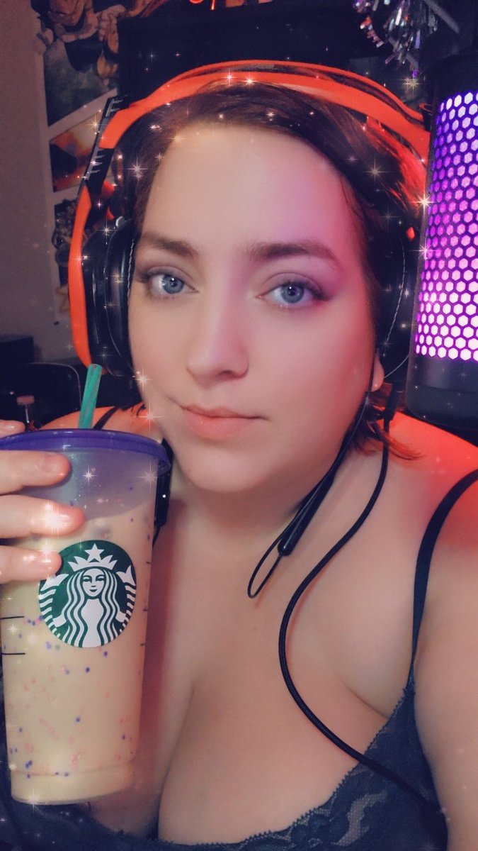 CassienkaHQ's tweet photo. Iced coffee and documentaries with friends! It's a good day! How was everyone else's day? #icedcoffee #crimedocumentariesandchill #filmswithfriends #TwitchStreamers #TwitchAffilate #girlgamer #nerdygirl #nerdygamergirl #redheadedgamer https://t.co/Eios0tTfJb