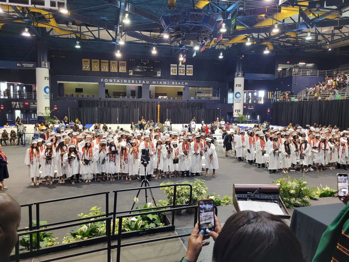 MyrtleGroveK8's tweet photo. Congratulations to the @CarolCitySr1 class of 2023!! @MDCPSNorth https://t.co/5fOViYaFlI