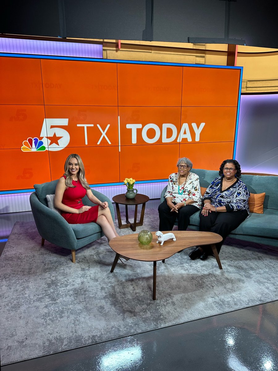 Today I had the honor of meeting and interviewing “The Grandmother of Juneteenth” Ms. Opal Lee and her granddaughter Dione Sims. #LivingLeyend

Hoy tuve el honor de conocer y entrevistar a “La abuela de Juneteenth” Ms. Opal Lee y a su nieta Dione Sims. #LeyendaViviente