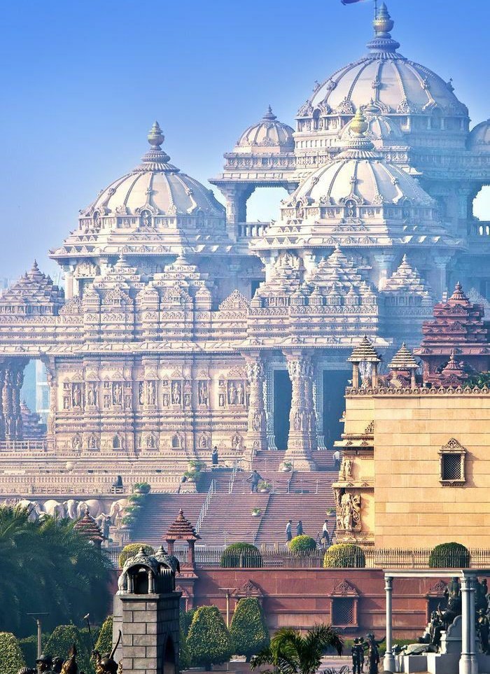 iAkankshaP's tweet image. मंदिर की पैड़ी पर कुछ देर क्यों बैठा जाता है?

बड़े बुजुर्ग कहते हैं कि जब भी किसी मंदिर में दर्शन के लिए जाएं तो दर्शन करने के बाद बाहर आकर मंदिर की पेडी या ऑटले पर थोड़ी देर बैठते हैं । क्या आप जानते हैं इस परंपरा का क्या कारण है?

आजकल तो लोग मंदिर की पैड़ी पर बैठकर अपने घर की…