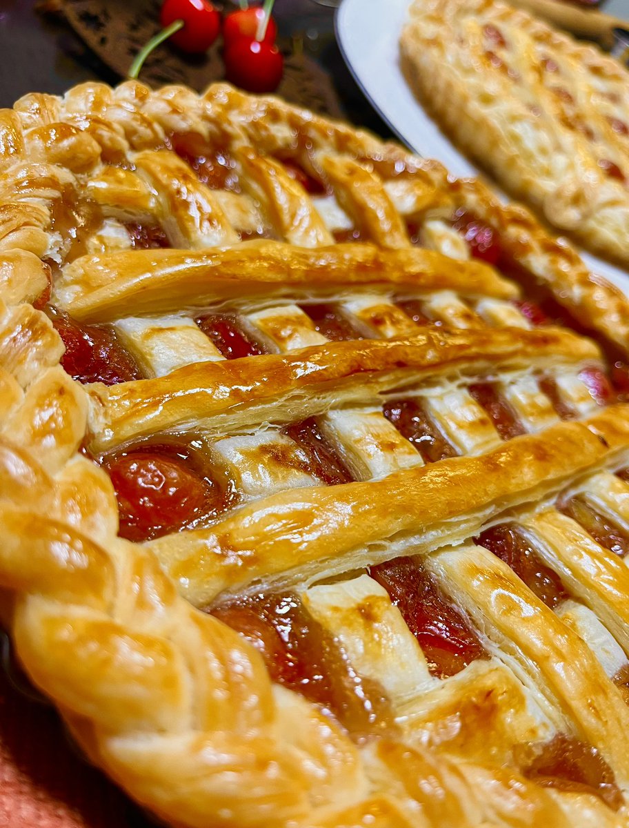 夜な夜な作ったチェリーパイです🥧🍒