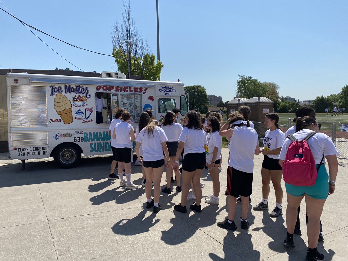 Thank you to Mr. Kuczuk and the <a href="/MPSJSAC/">MPSJ SAC</a> for an incredible Relay For Life Event to support the Canadian Cancer Society! <a href="/MPSJ_TCDSB/">Michael Power/St. Joseph High School</a> 🙏🥳 <a href="/TCDSB/">Toronto Catholic District School Board</a> <a href="/Markus4Ward2/">Markus de Domenico Chair TCDSB Board of Trustees</a> <a href="/floracifelli/">SO Cifelli</a>