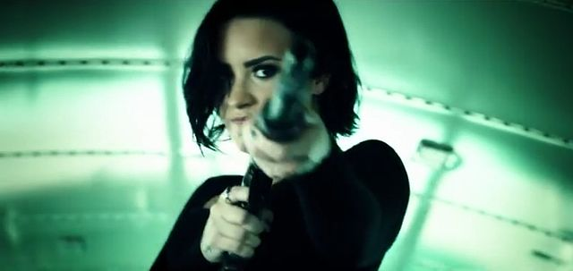 poptime's tweet photo. 🚨 AGORA: Via TikTok, Demi Lovato confirmou que continuará regravando suas músicas antigas em versão rock. Qual vocês querem ouvir? https://t.co/HS7r3rhvDn