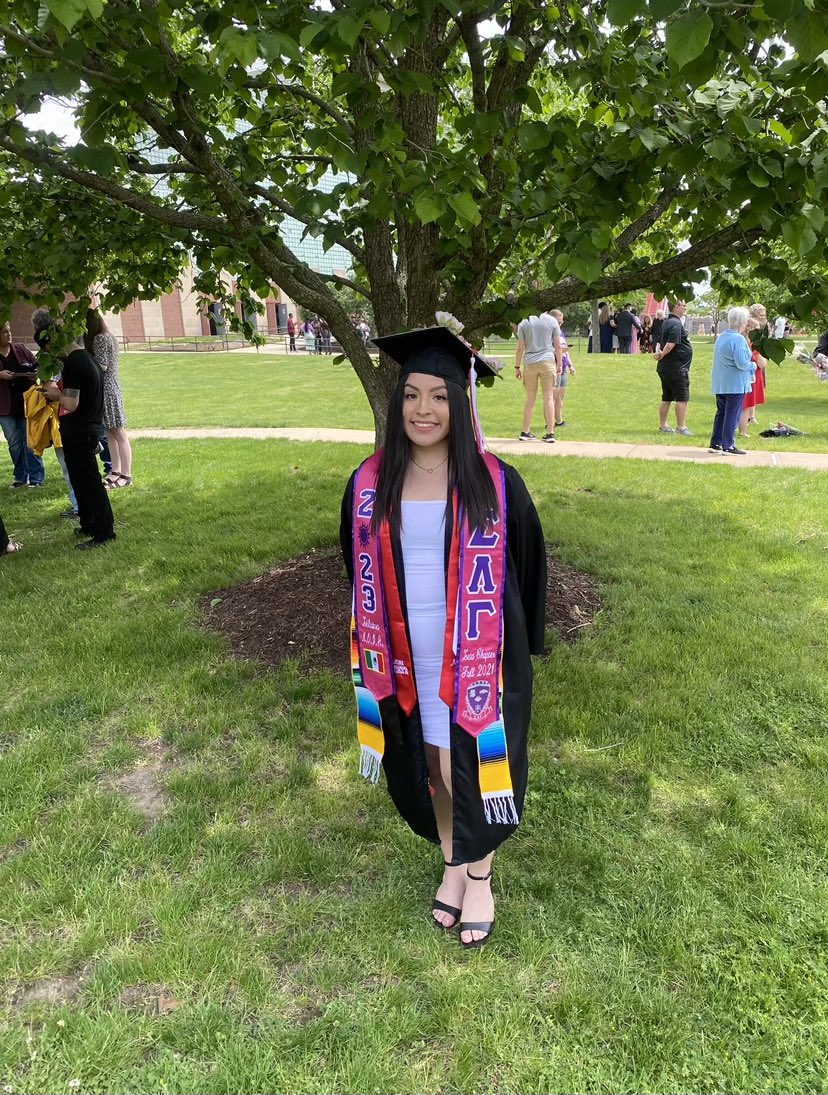 thatonexname's tweet image. Forgot to update this: but this first generation student and hija de inmigrantes did that shit😘 #GammasGraduate