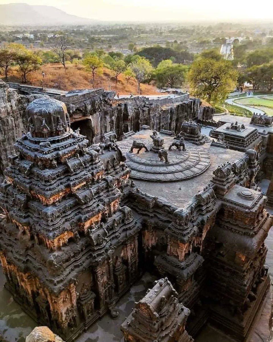 Incedible India 🇮🇳!
UNESCO World Heritage Site
The Kailasa Temple in Ellora - The largest Monolithic Structure of the World.

@IndiaTales7