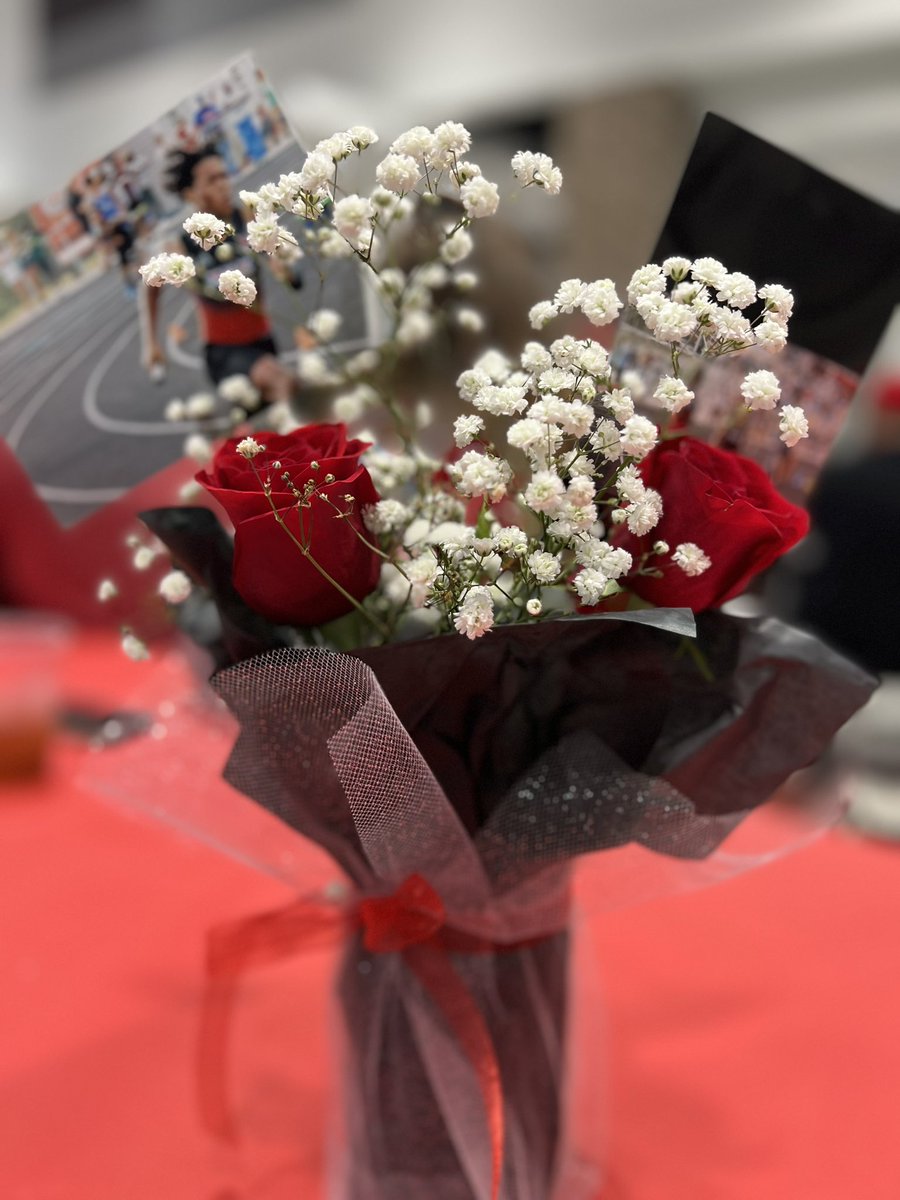 All County recipients. Beautiful center pieces made by mama Gates, an amazing parent! <a href="/westcabboosters/">@WestCabSports Boosters</a> <a href="/westcabsports/">🔴@𝙬𝙚𝙨𝙩𝙘𝙖𝙗𝙨𝙥𝙤𝙧𝙩𝙨⚫️</a>