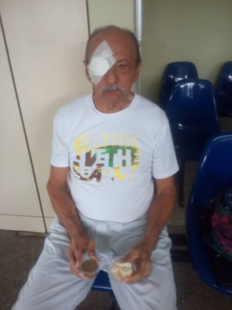 <a href="/HospitalSa61364/">Hospital los samanes</a> toda la Familia Maica Morillo estamos agradecidos con el personal super profesional del Hospital de Los Samanes en el Edo Aragua, hoy operaron de cataratas de mi Padre, fue un éxito, gracias al Lic José Gregorio Tellez por el acompañamiento 💪🏻💪🏻💪🏻