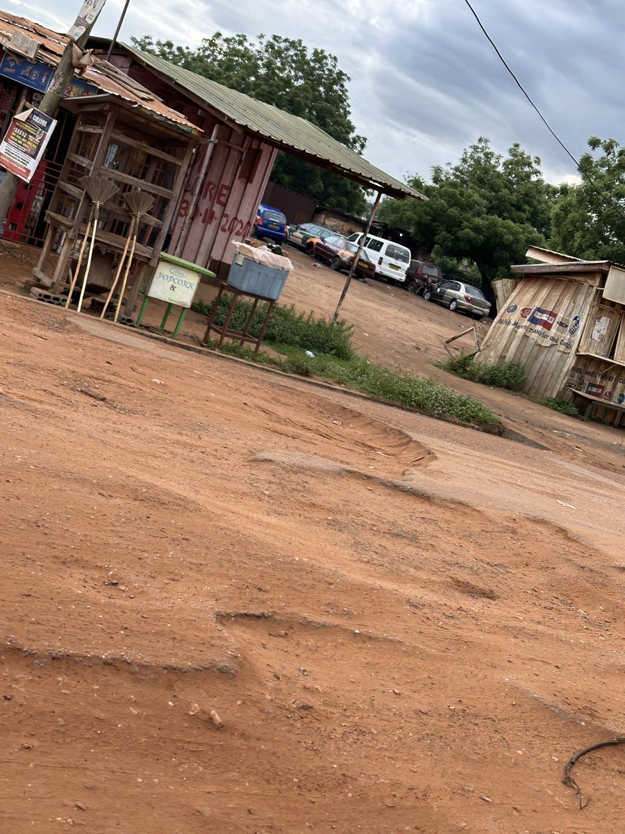 EdwinBortey's tweet photo. @Joy997FM the state of Gbestile main road#JOYSMS https://t.co/Z8D8jDX0oE