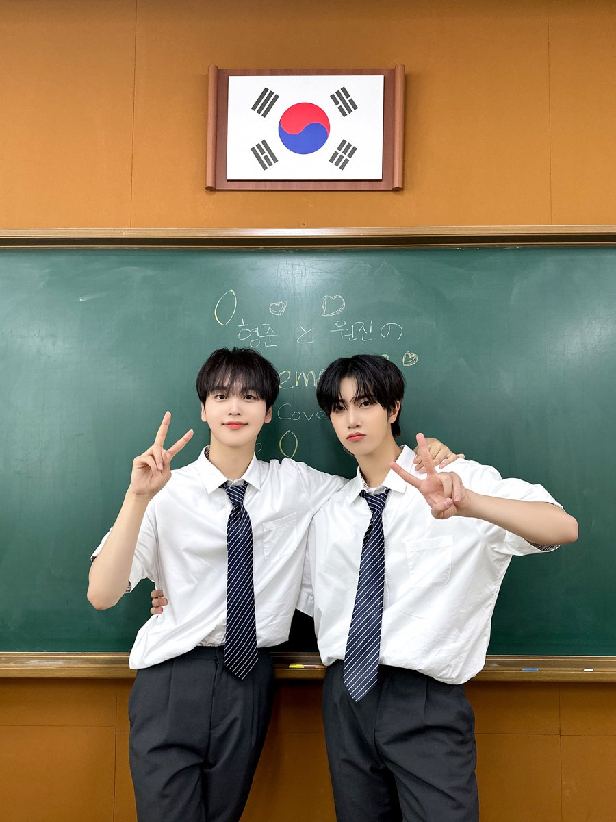 CRAVITYstarship's tweet photo. [📸]
원진 &amp; 형준 'Lemon' Cover
⠀
러비티의 가슴에 남아 떠나지 않을 레몬의 향기🍋
⠀
#CRAVITY #크래비티
#원진 #형준
#C_Plus https://t.co/kKGHqV64FV