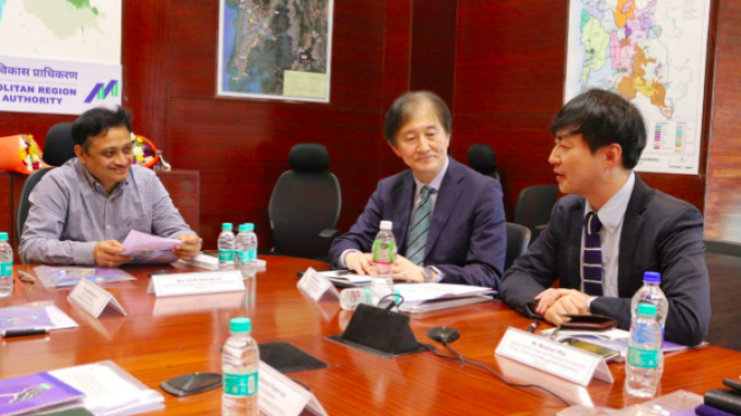 RailAnalysis's tweet photo. #MAHSR Update: #MMRDA holds meeting for station area #development of the selected #bullettrain #stations under #projectSMART
Read more...https://t.co/TlSx9VHwFq
#infrastructure #HSR #MAHSR #NHSRCL #construction #highspeedrail #project https://t.co/ZGHUylogEL