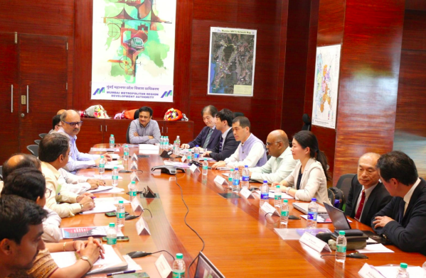 RailAnalysis's tweet photo. #MAHSR Update: #MMRDA holds meeting for station area #development of the selected #bullettrain #stations under #projectSMART
Read more...https://t.co/TlSx9VHwFq
#infrastructure #HSR #MAHSR #NHSRCL #construction #highspeedrail #project https://t.co/ZGHUylogEL
