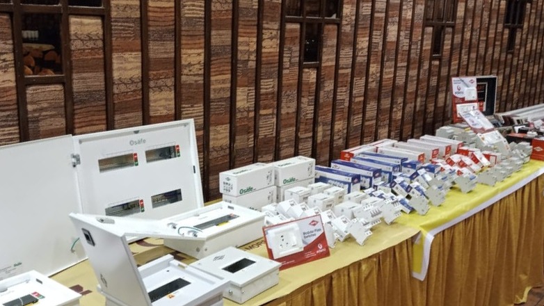 HPL_Official's tweet photo. #HPLElectricalMeet

A retailer meeting took place in Ahmedabad, with our Chanel partner M/s Abhishek Integrations Ltd-Settelite, and over 80 retailers participated in the event.

#hplindia #hplelectrical #hplproducts #electricalmeet #smartmetering #electricalproducts #switchgear https://t.co/fpXQ2E2wFr