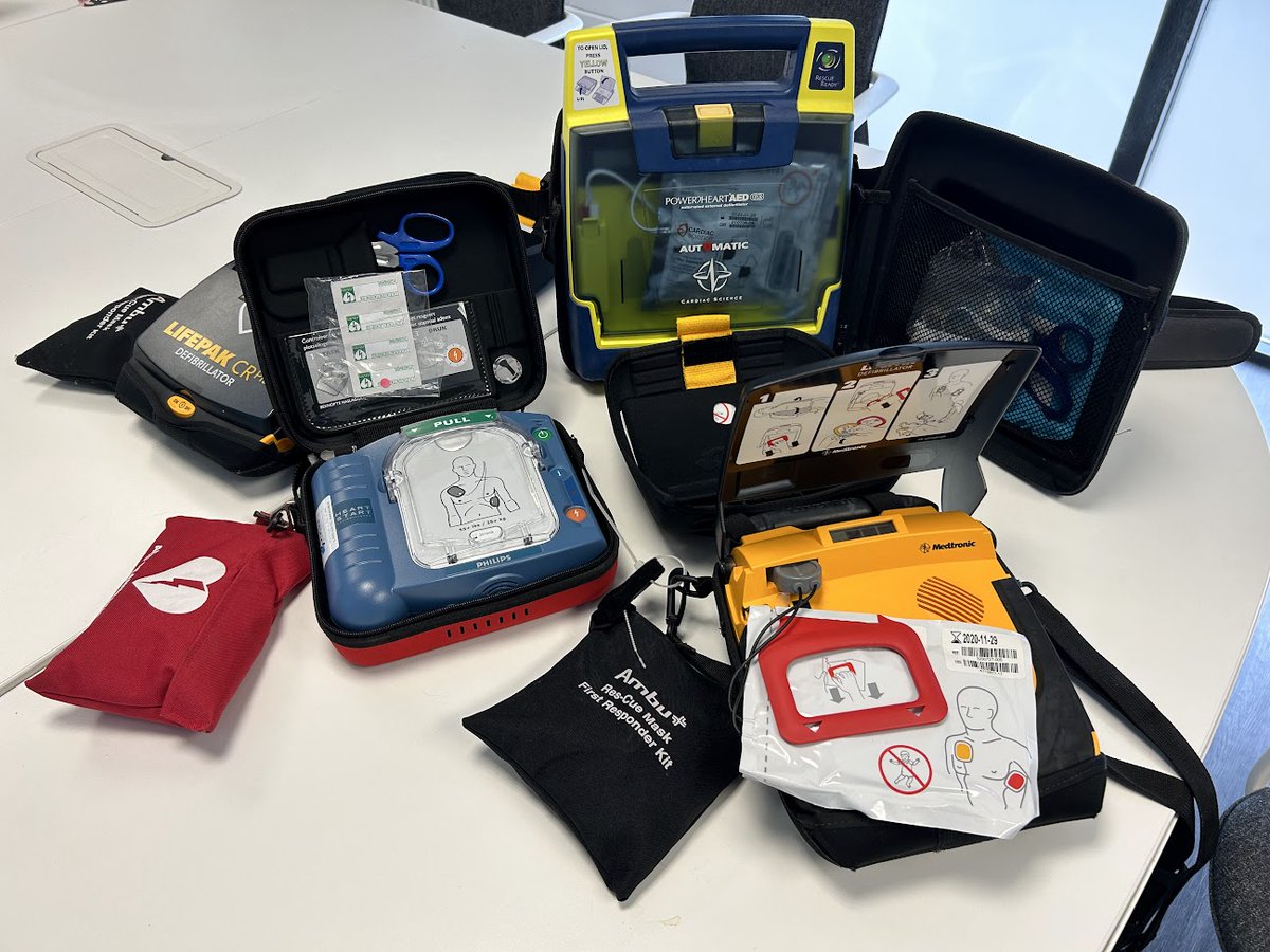 CardiAid's tweet image. 🔄 Weg met het oude, in met het nieuwe! We hebben verouderde AED's vervangen door gloednieuwe CardiAid AED's. Verwaarloos het hart van je ruimte niet, zorg ervoor dat je AED's worden onderhouden! 💔🔧 #AEDVernieuwing #CardiAid