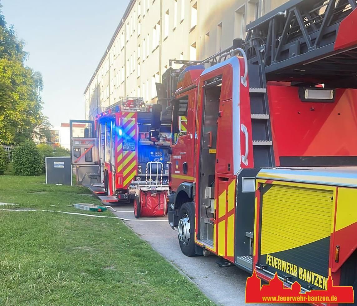 ➕ Brandmeldung Wohnung ➕

30.05.2023, 19.54 Uhr
B2RD Wohnung 
Johannes-R.-Becher-Straße
Nordostring-Bautzen 

Alarmierte Kräfte:
BF Bautzen 
FF Bautzen-Mitte 
FF Niederkaina 
FF Stiebitz 
Kreisbrandmeister 
Rettungsdienst 
Polizei

#imEinsatzfuerBautzen