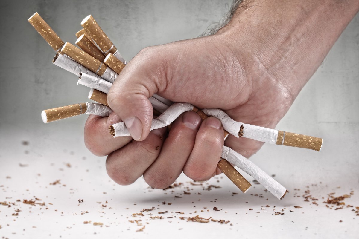 allesovergebit's tweet photo. Vandaag is het Wereld Niet Roken Dag! Roken is óók slecht voor je tanden en kiezen. Stoppen is niet makkelijk, maar je tandarts helpt je graag op weg. Bekijk hier wat roken met je gebit doet: https://t.co/ImSu88tzFK https://t.co/0Mtijvtixf