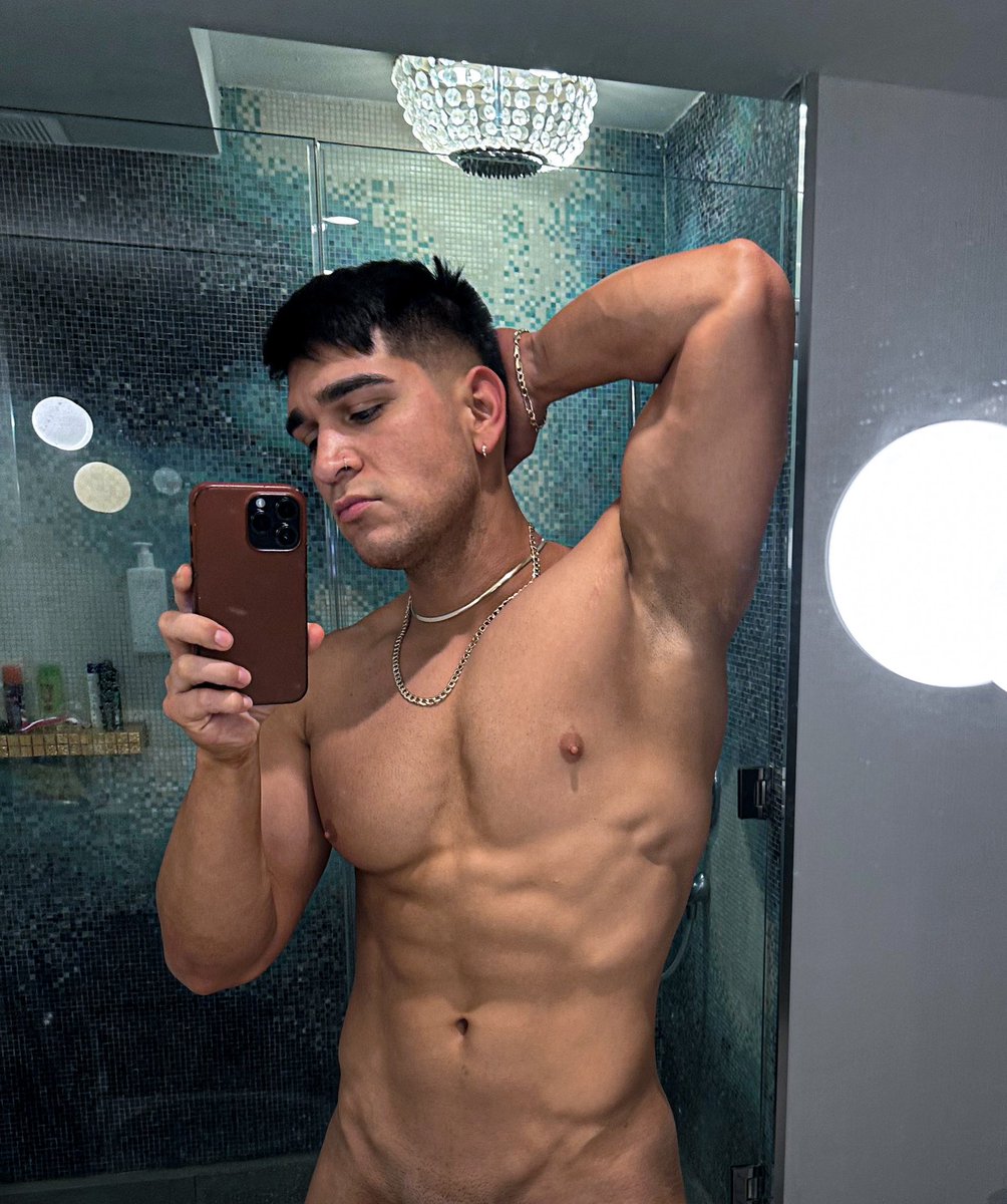 Hector Marchena on Twitter: "Selfie king🤳🏽🤴🏽 http://onlyfans