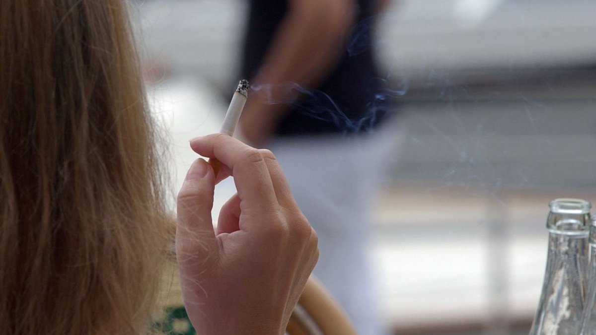 Toujours un tiers de fumeurs en France : les chiffres du tabagisme en 2022

tf1info.fr/sante/toujours…
