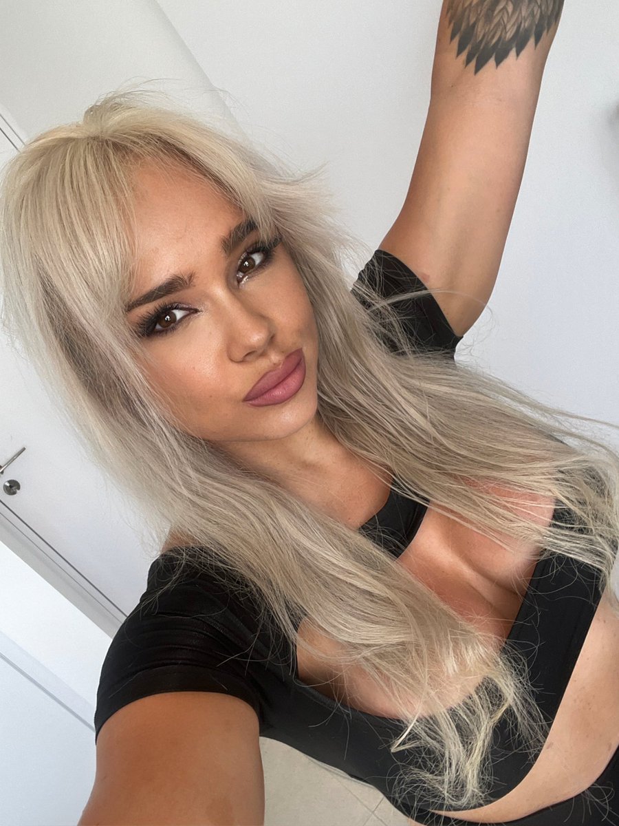 PumpingPrincess's tweet image. Feel hugged 🫶🏼❤️#girl #Germany #greyhair