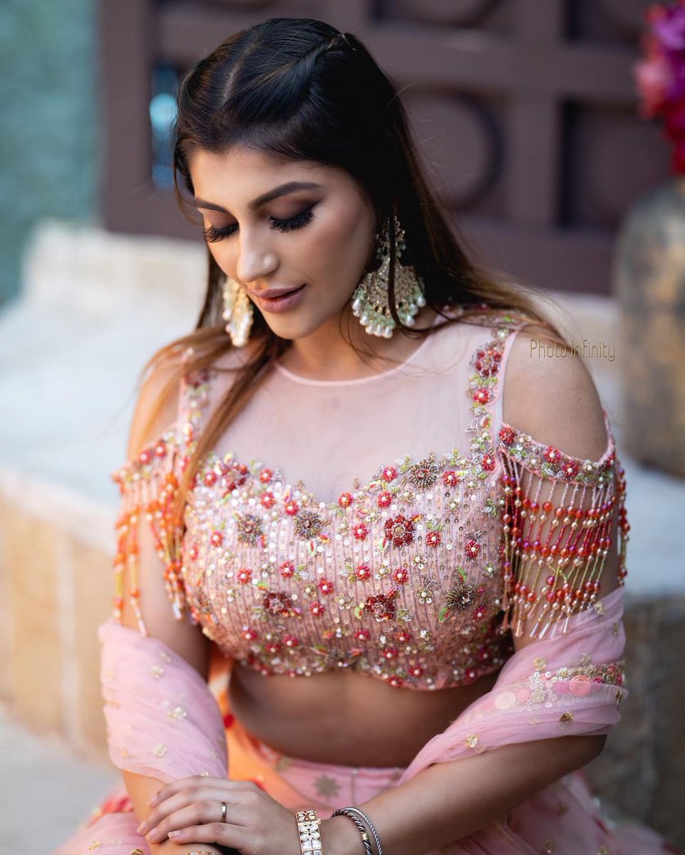 #YashikaAannand is ready for summer weddings, every year, in a gorgeous Pastel Lehenga 

@iamyashikaanand #jsolutions