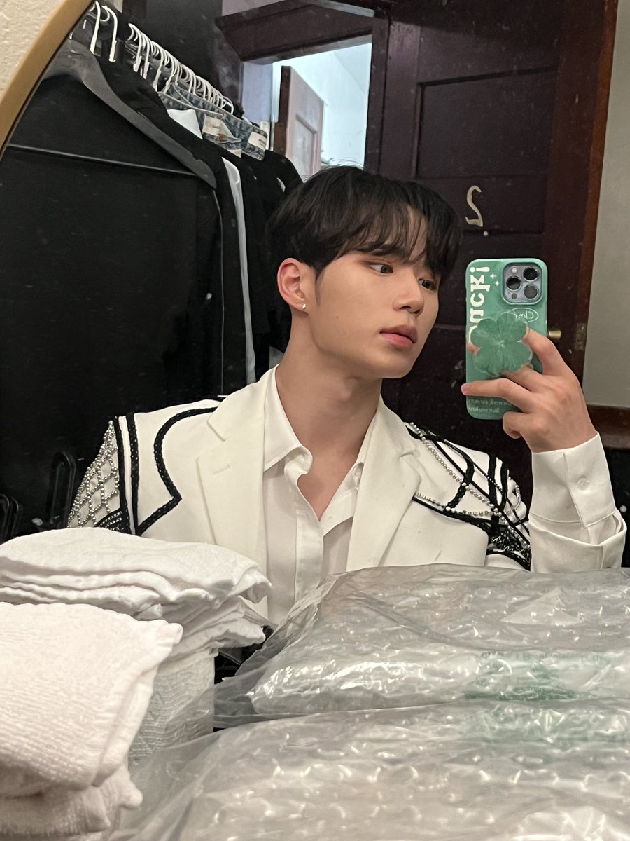 WEi__Member's tweet photo. [#준서] in San Francisco🍀 https://t.co/xRvfxlgdmz