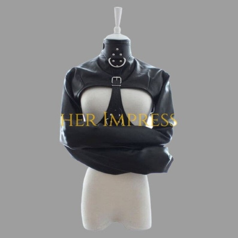 Hot_BDSM_Gear's tweet photo. Embrace your dark side and command attention with our seductive leather goth harness - a fusion of elegance and rebellion.

https://t.co/SlZJnJ76GF

#handmadeharness #bdsmgear #custommadeleather #adjustableharness #harness #leatherharness #etsy #etsyseller #etsyshop #etsyfinds https://t.co/829hhque90