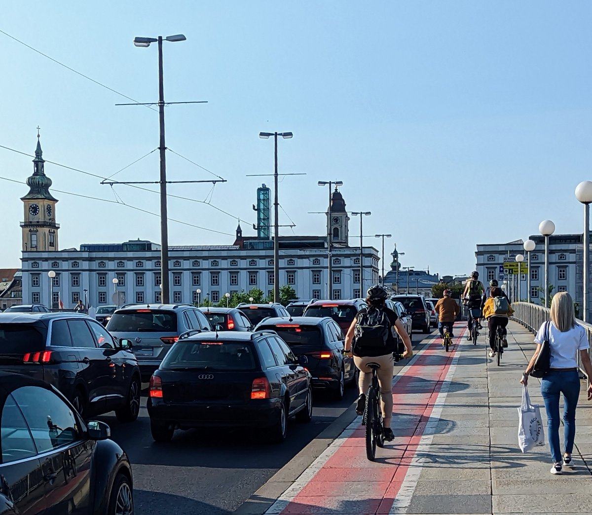 Morgens: Schwerpunktkontrolle verparkte (Bus- und) Radspuren
Dann: Radvernetzungstreffen 2023 

'Wege bereiten fürs Rad'

Sehen wir uns?

#linz #radlobby #mobilitätswende #fahrrad #ehrenamt