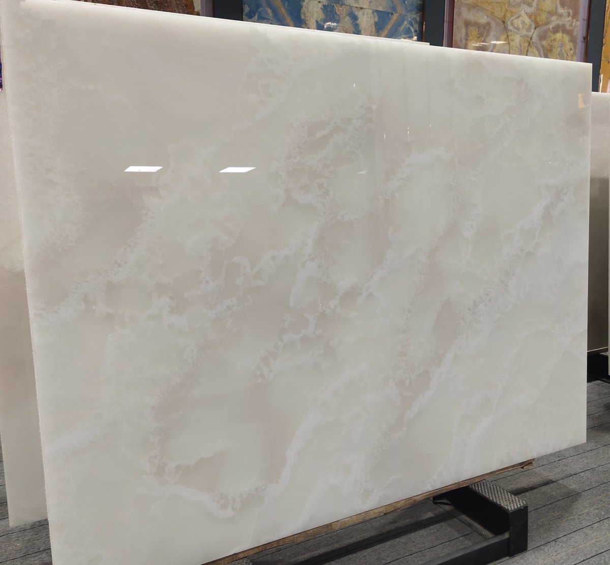 roxanne87191976's tweet photo. Onyx 
 #luxurysurfaces #luxuryinteriordesign #luxuryinteriordesigner #interiordesignlondon #londoninteriordesign #londoninteriordesigner #ukinteriordesign #londonarchitects #luxuryinterior #interiordesigneruk #interiordesigners #interiorarchitects #onyx #jadeonyx #greenonyx https://t.co/SHx5Vfb6HU